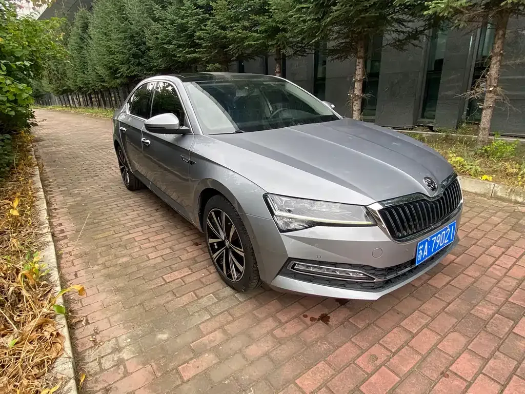 Skoda Superb — фото 10