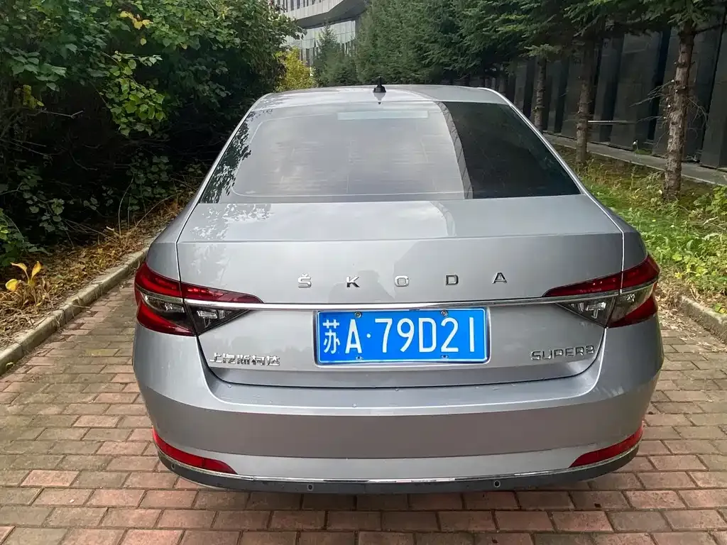 Skoda Superb — фото 8