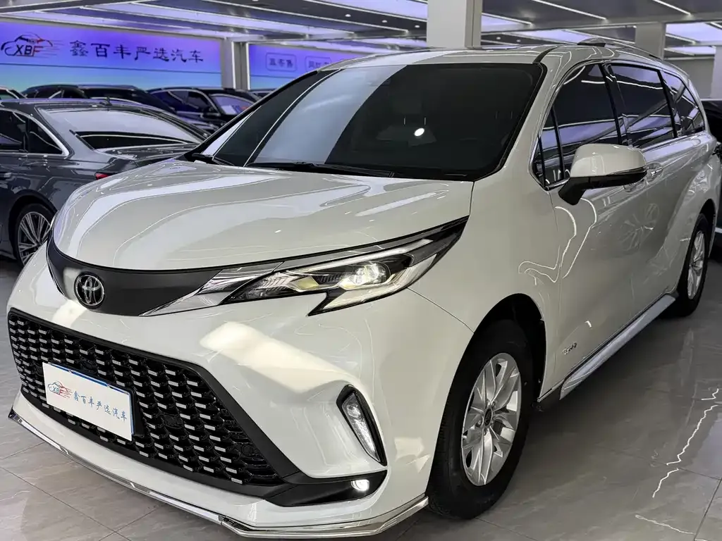 Toyota Granvia — фото 1