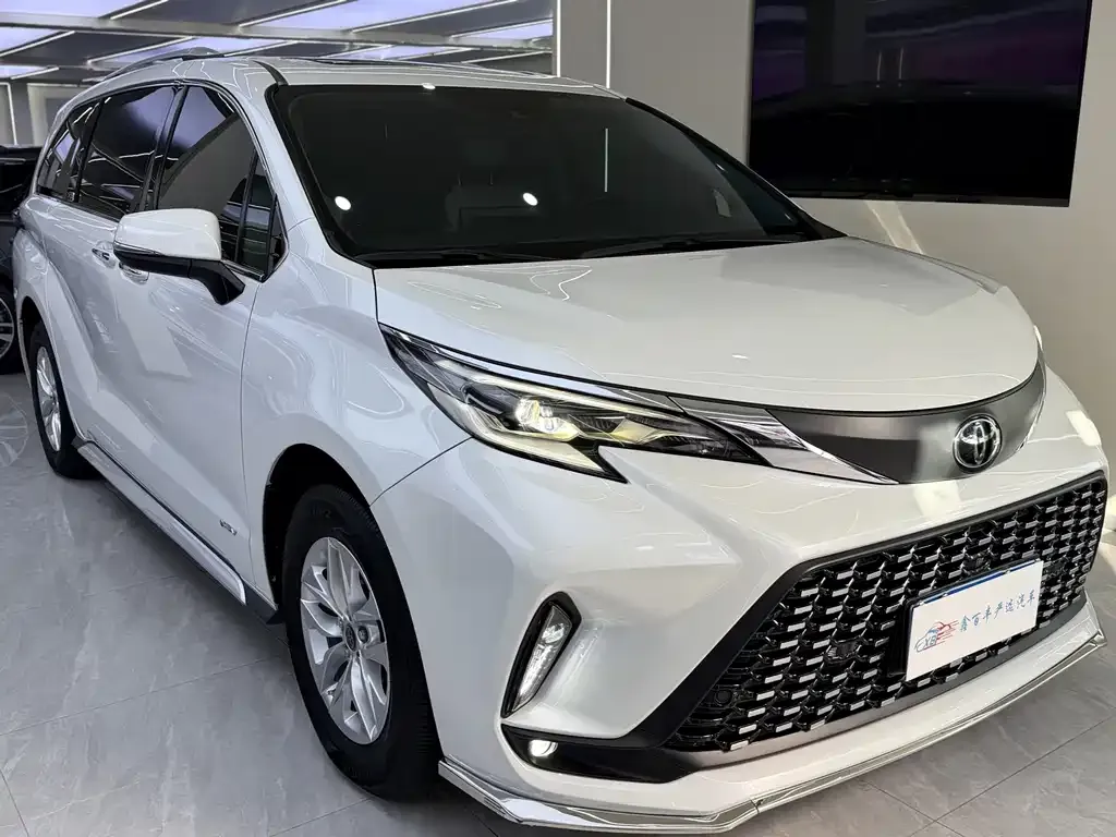Toyota Granvia — фото 10