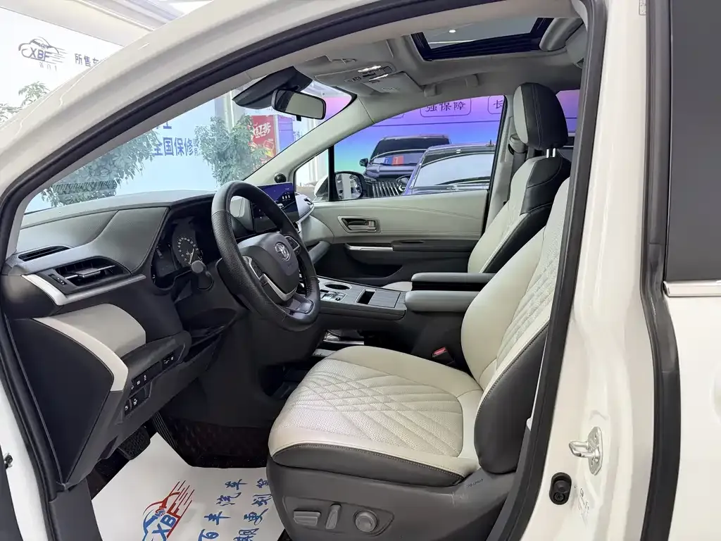 Toyota Granvia — фото 8