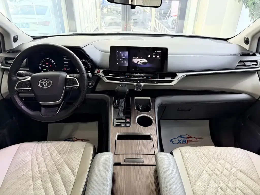 Toyota Granvia — фото 9