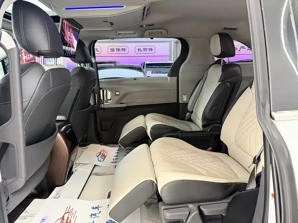 Toyota Granvia — фото 4