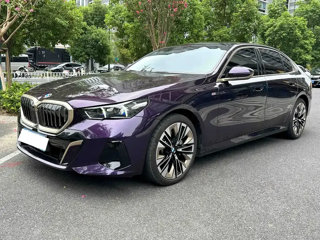 BMW 5 Series — фото 1