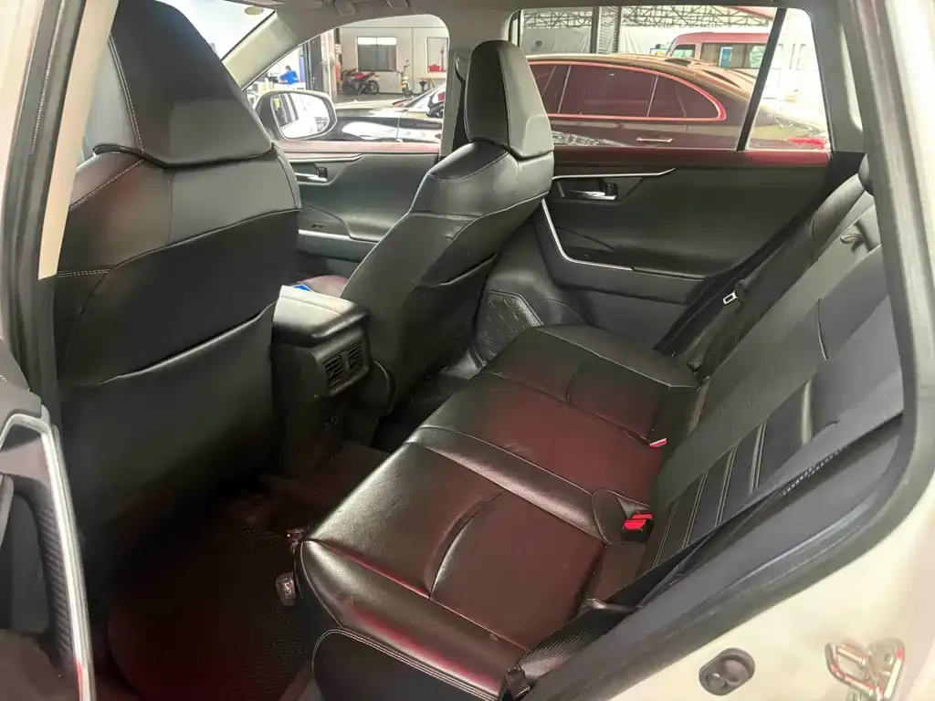 Toyota RAV4 — фото 3