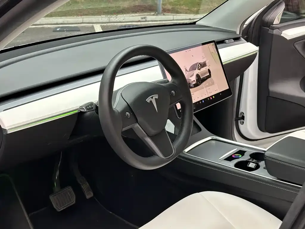 Tesla Model Y — фото 7