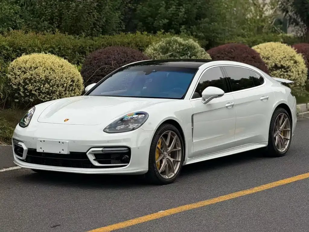 Porsche Panamera — фото 1