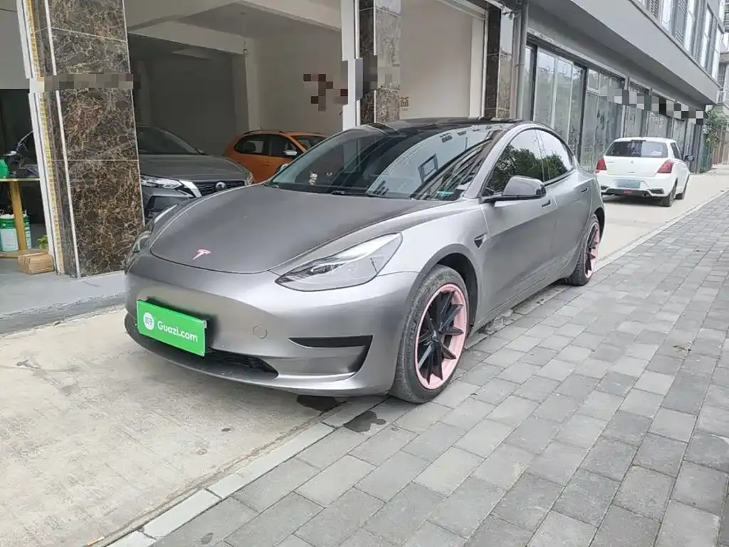 Tesla Model 3 — фото 1