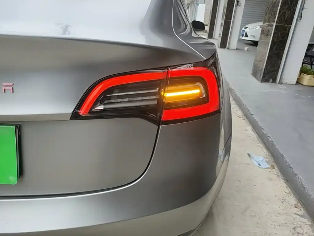 Tesla Model 3 — фото 9