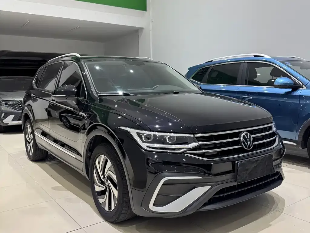 Volkswagen Tiguan L — фото 4