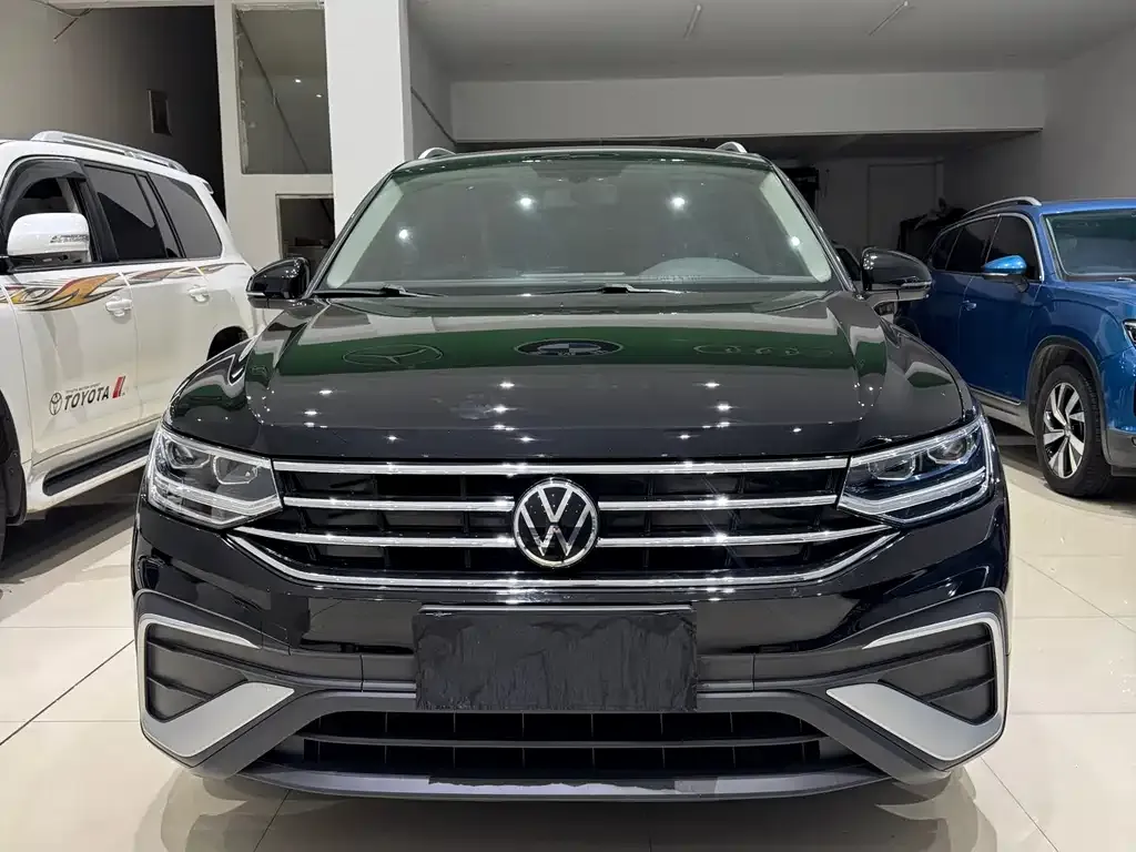 Volkswagen Tiguan L — фото 6