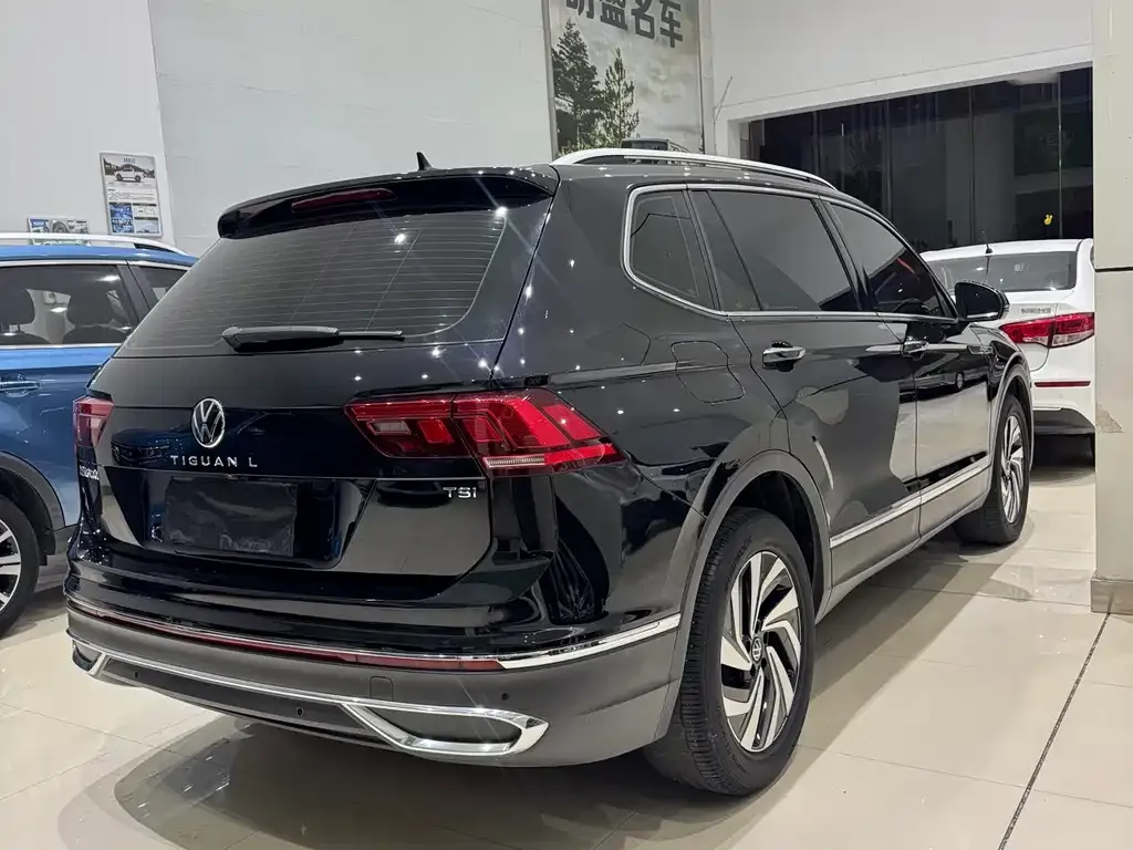 Volkswagen Tiguan L — фото 8