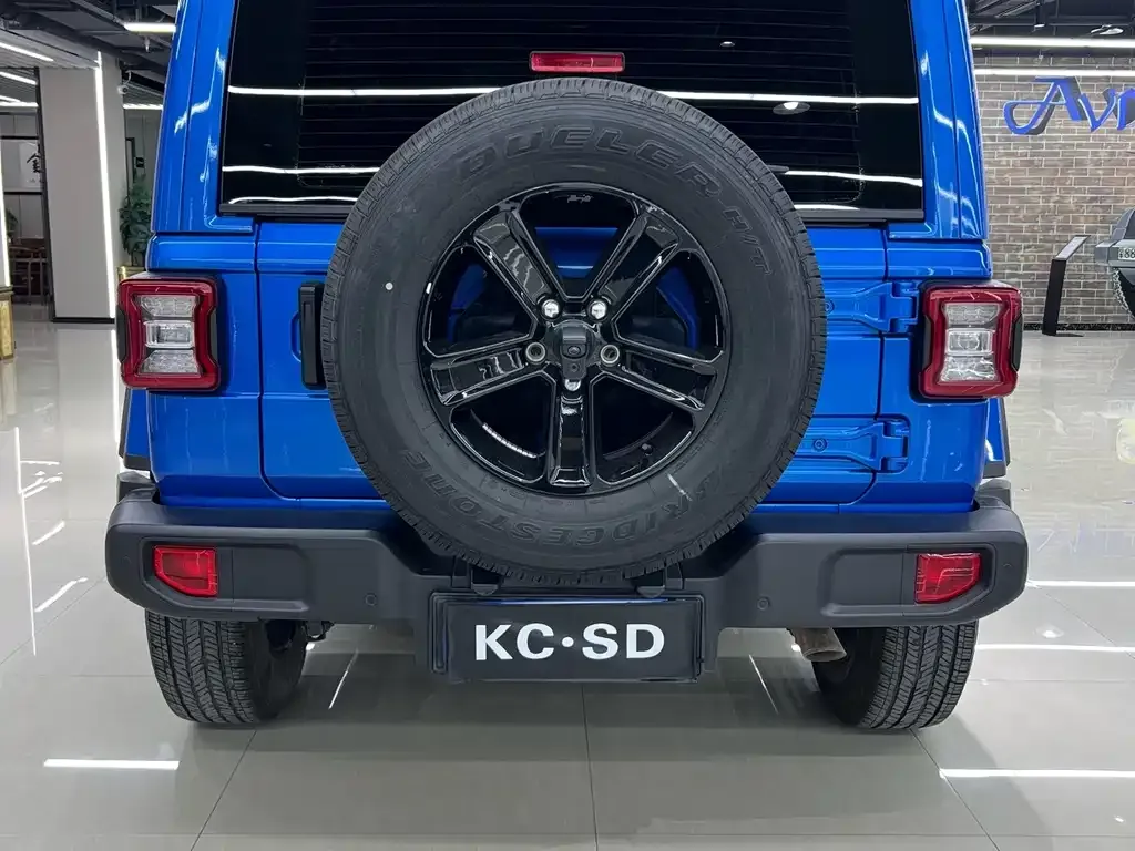 Jeep Wrangler — фото 6