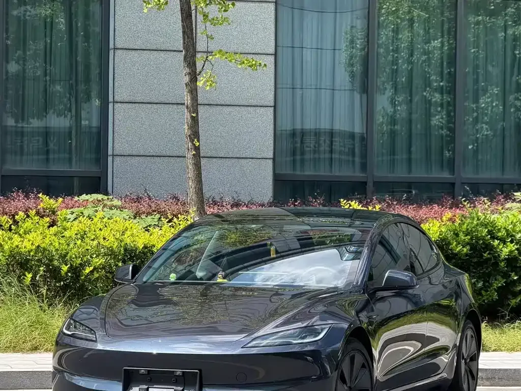 Tesla Model 3 — фото 1