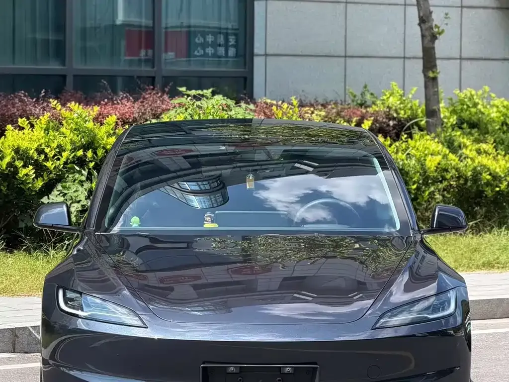 Tesla Model 3 — фото 10