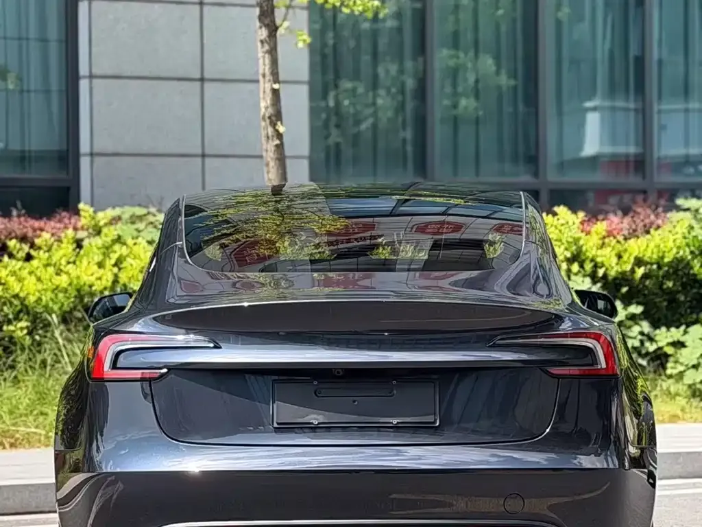 Tesla Model 3 — фото 2
