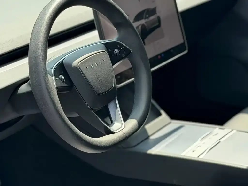 Tesla Model 3 — фото 3