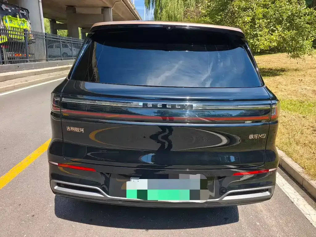 Geely Galaxy M9 — фото 10