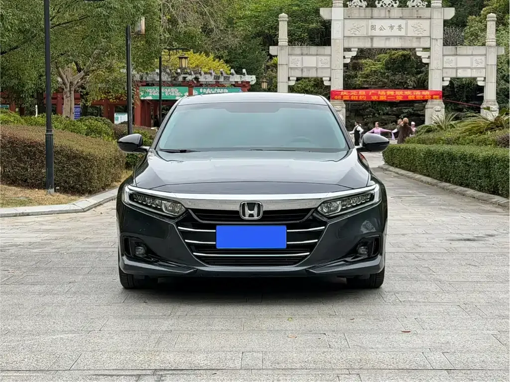 Honda Accord — фото 1
