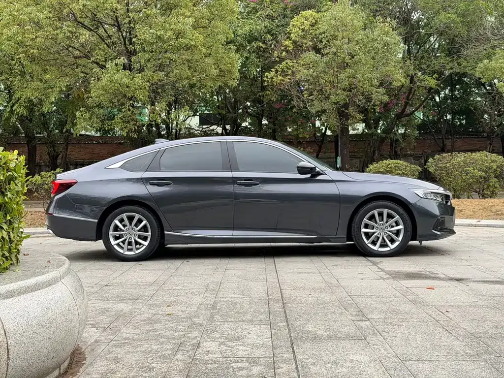 Honda Accord — фото 8