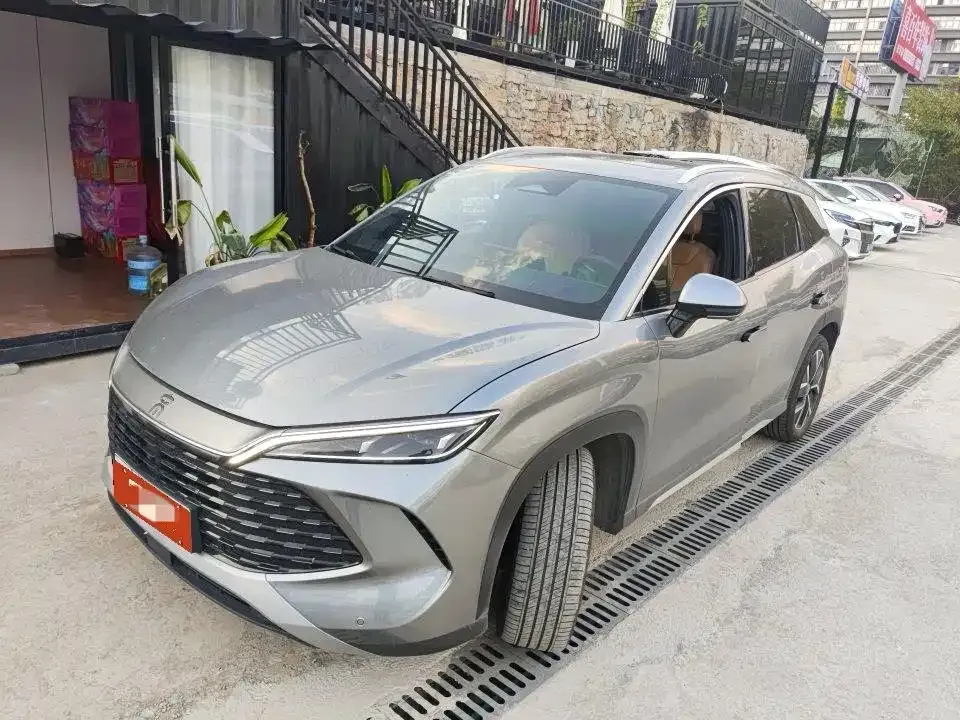 BYD L DM-i — фото 1