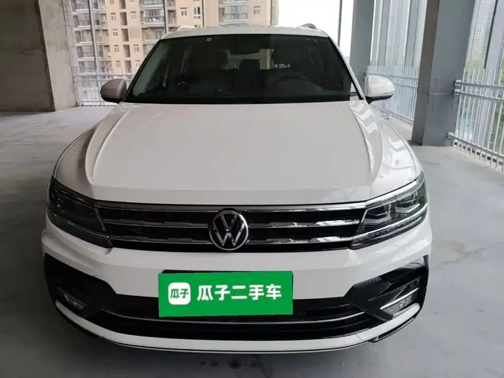 Volkswagen Tiguan L — фото 10