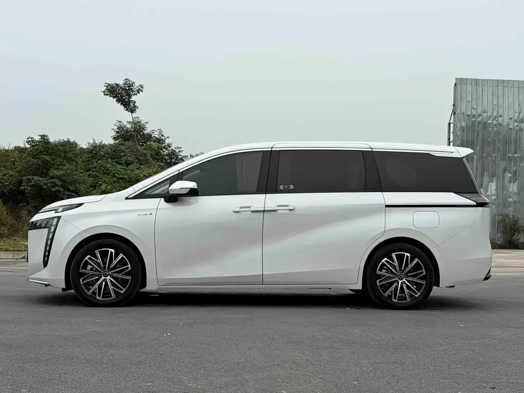 GAC Motor Trumpchi E8 PHEV — фото 9