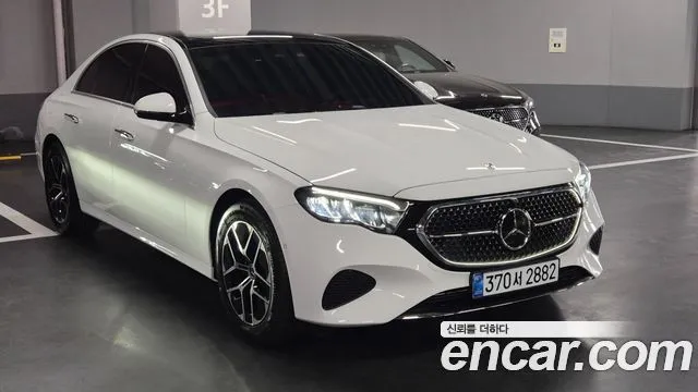 Mercedes-Benz E-Class — фото 1