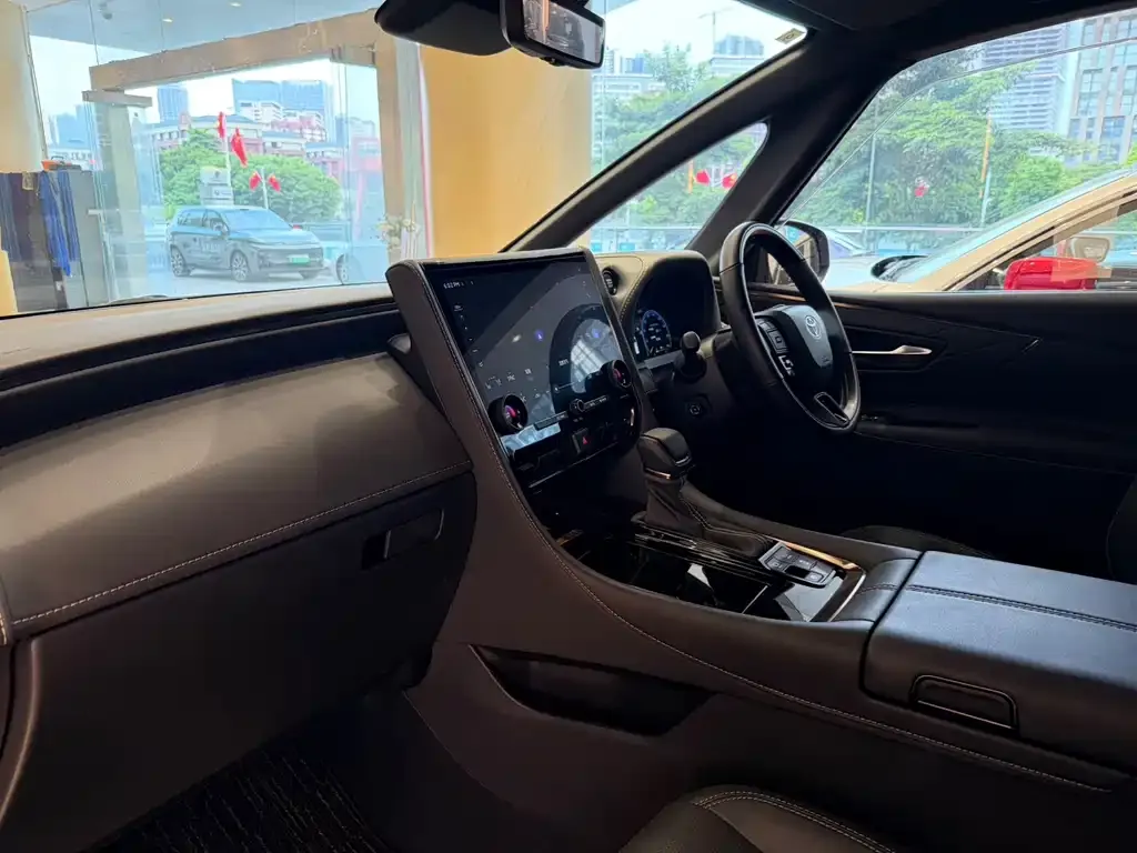 Toyota Alphard — фото 6