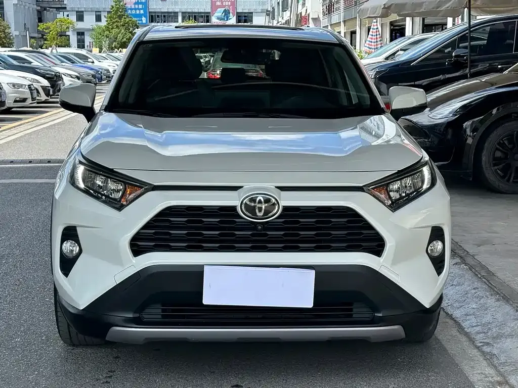Toyota RAV4 — фото 3