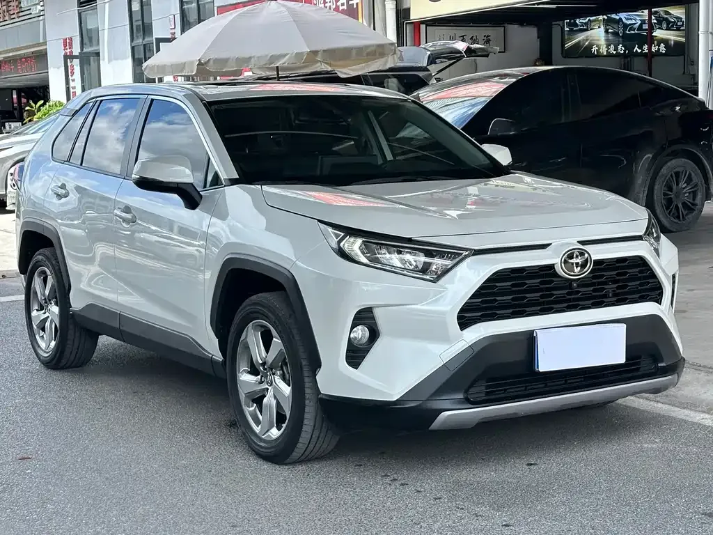 Toyota RAV4 — фото 8