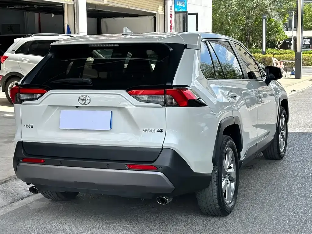 Toyota RAV4 — фото 6