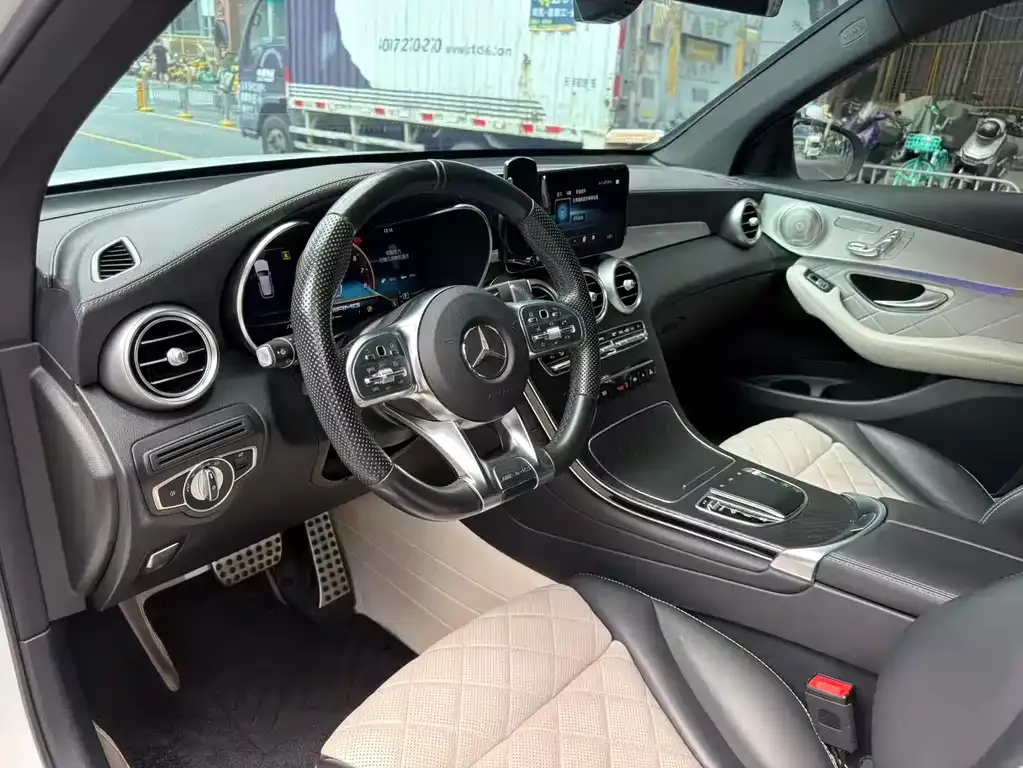 Mercedes-Benz GLC AMG — фото 7