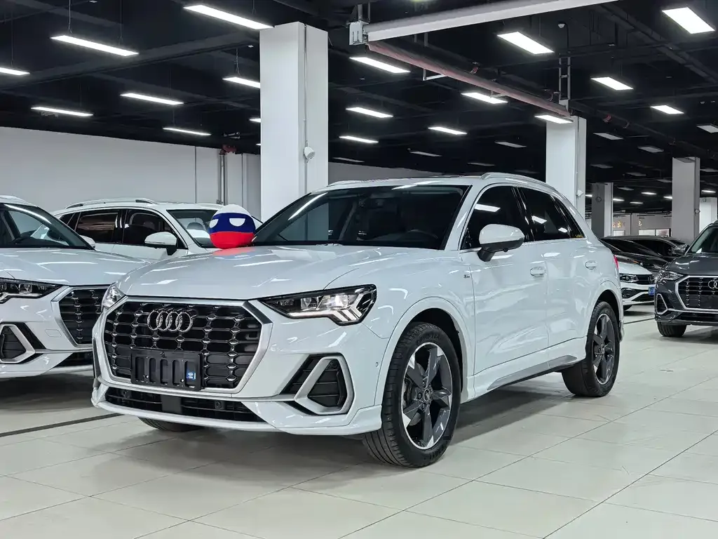 Audi Q3 — фото 1