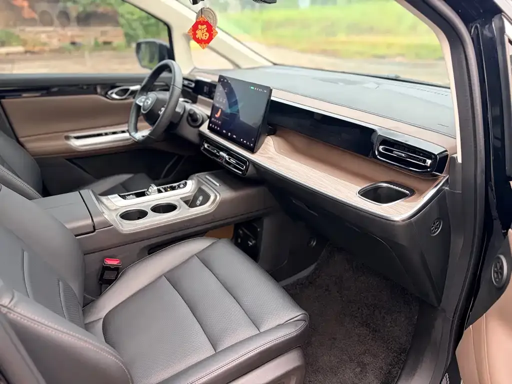 GAC Motor Trumpchi E8 — фото 4