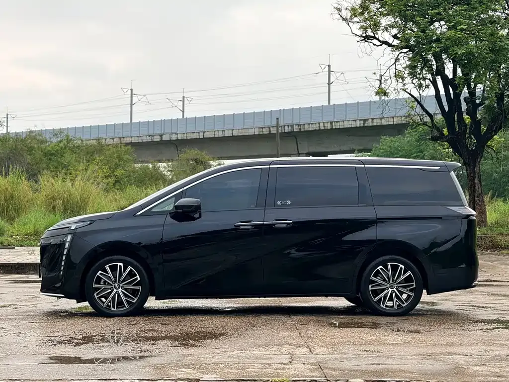 GAC Motor Trumpchi E8 — фото 7