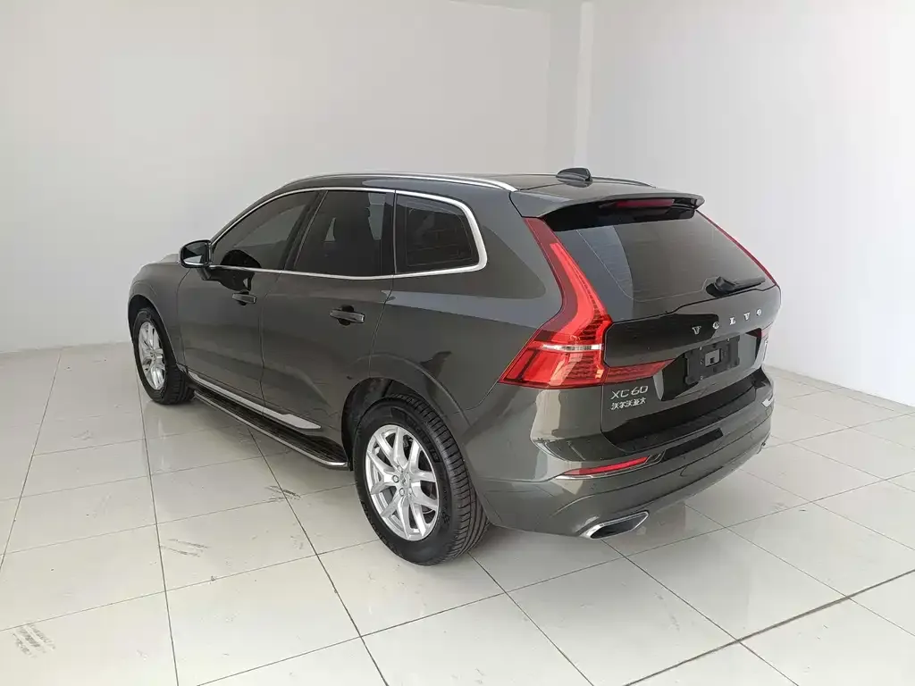Volvo XC60 — фото 8