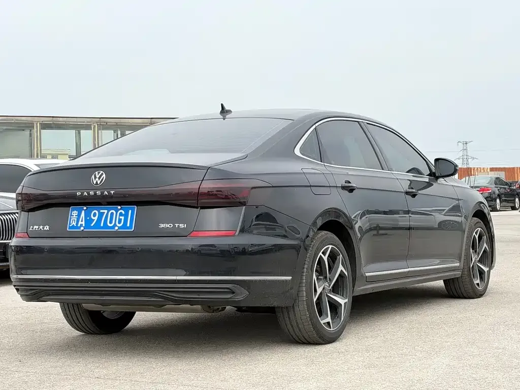 Volkswagen Passat — фото 9