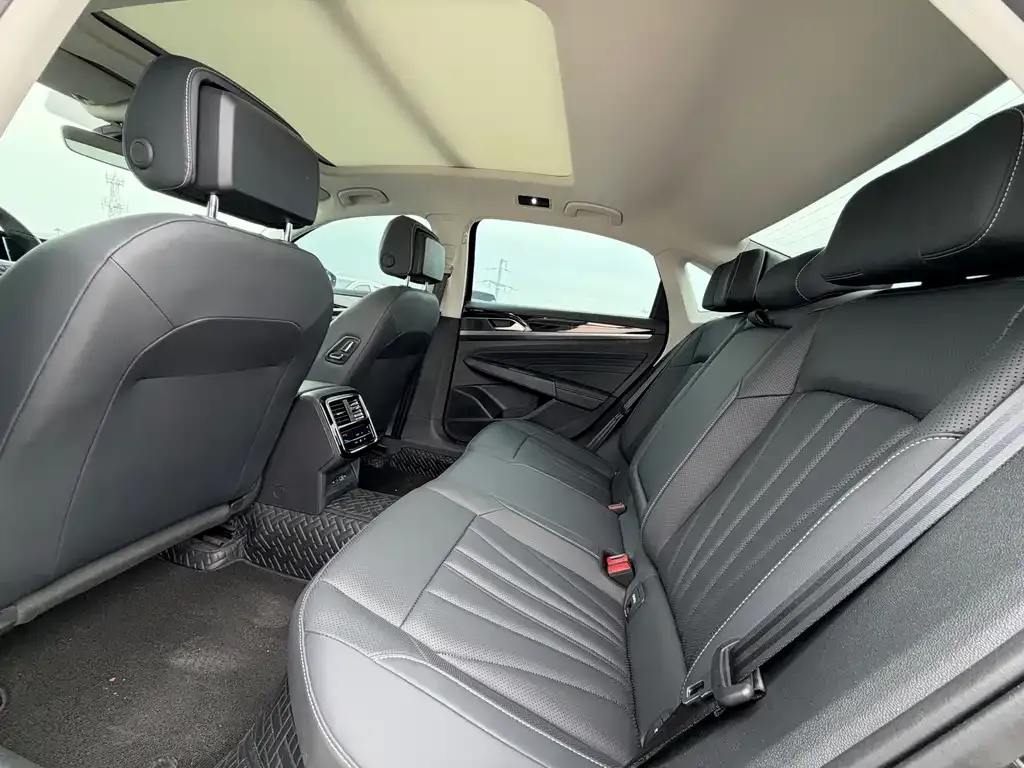 Volkswagen Passat — фото 10