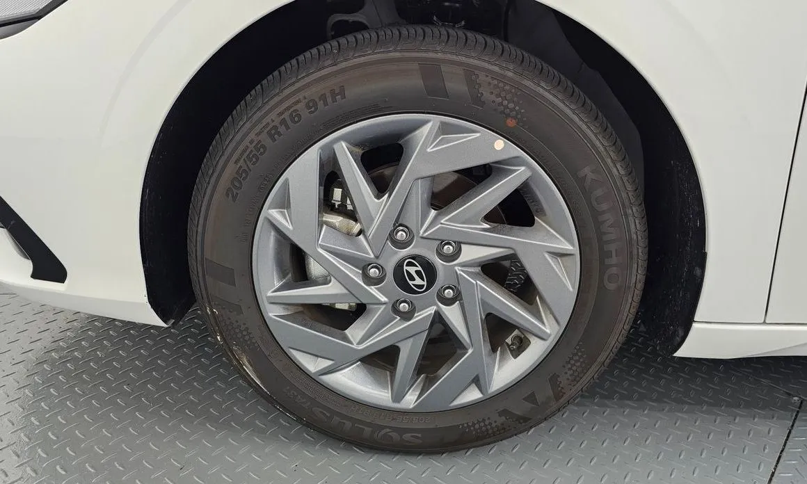Hyundai AVANTE — фото 3
