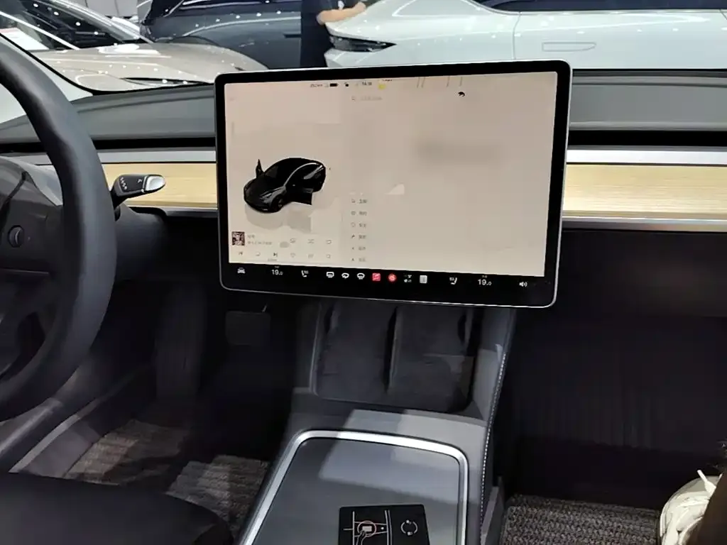 Tesla Model 3 — фото 3
