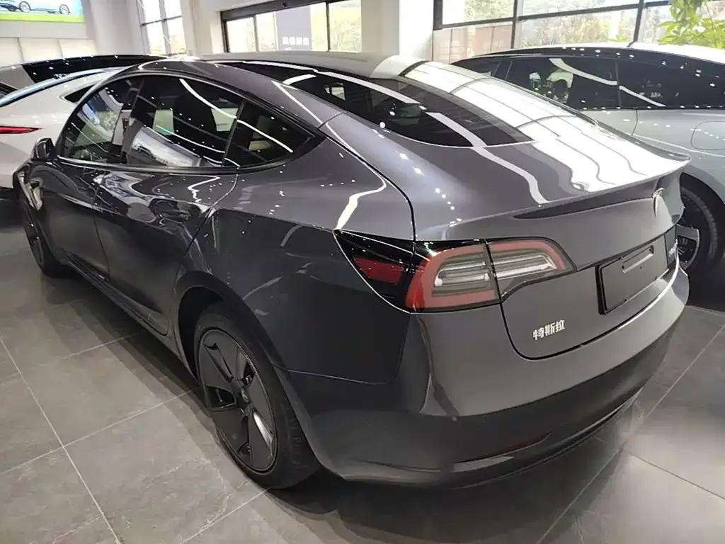 Tesla Model 3 — фото 9