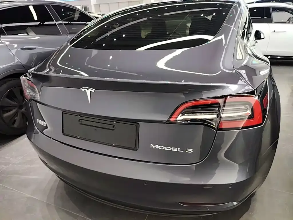 Tesla Model 3 — фото 5