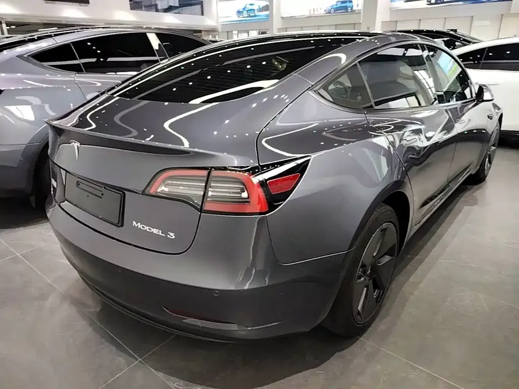 Tesla Model 3 — фото 10