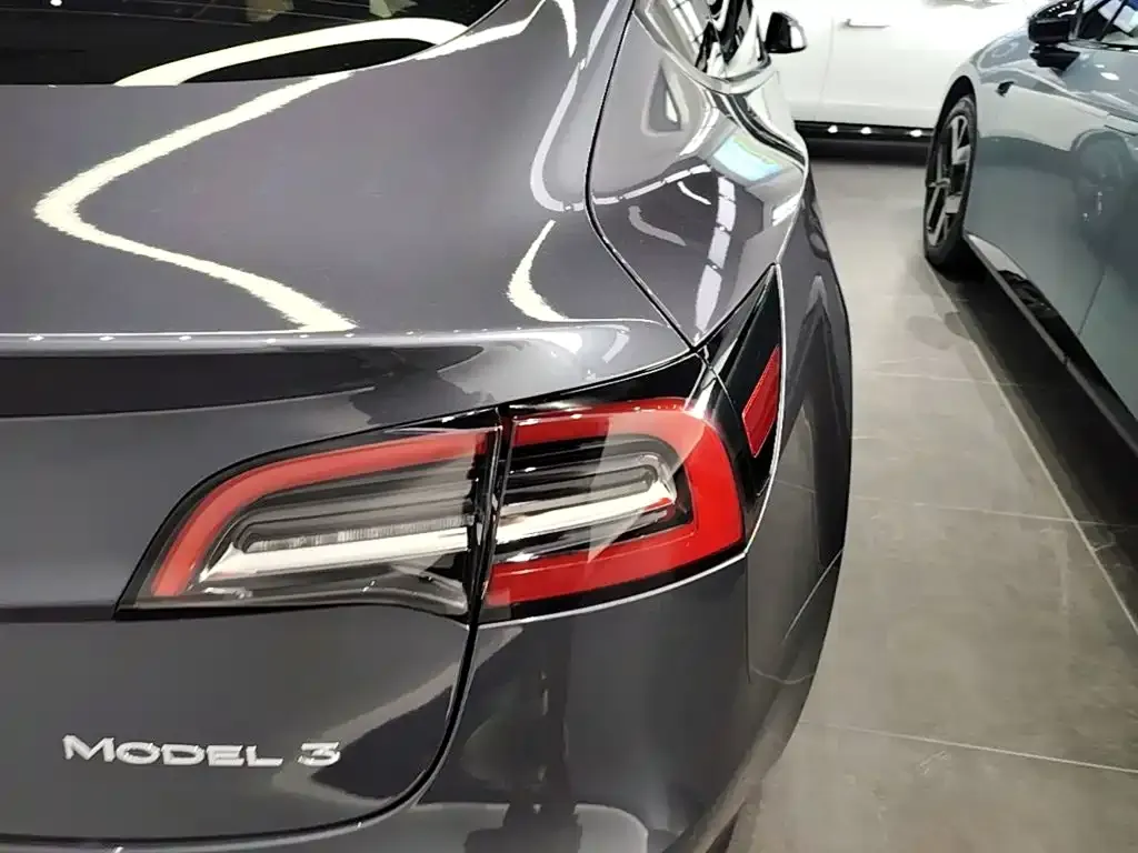 Tesla Model 3 — фото 7
