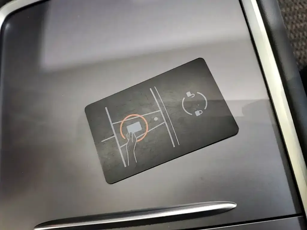 Tesla Model 3 — фото 2