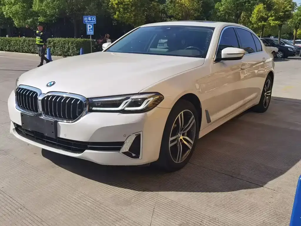 BMW 5 Series — фото 1