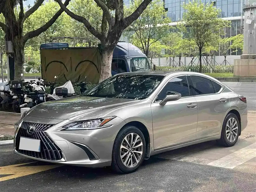Lexus ES — фото 1