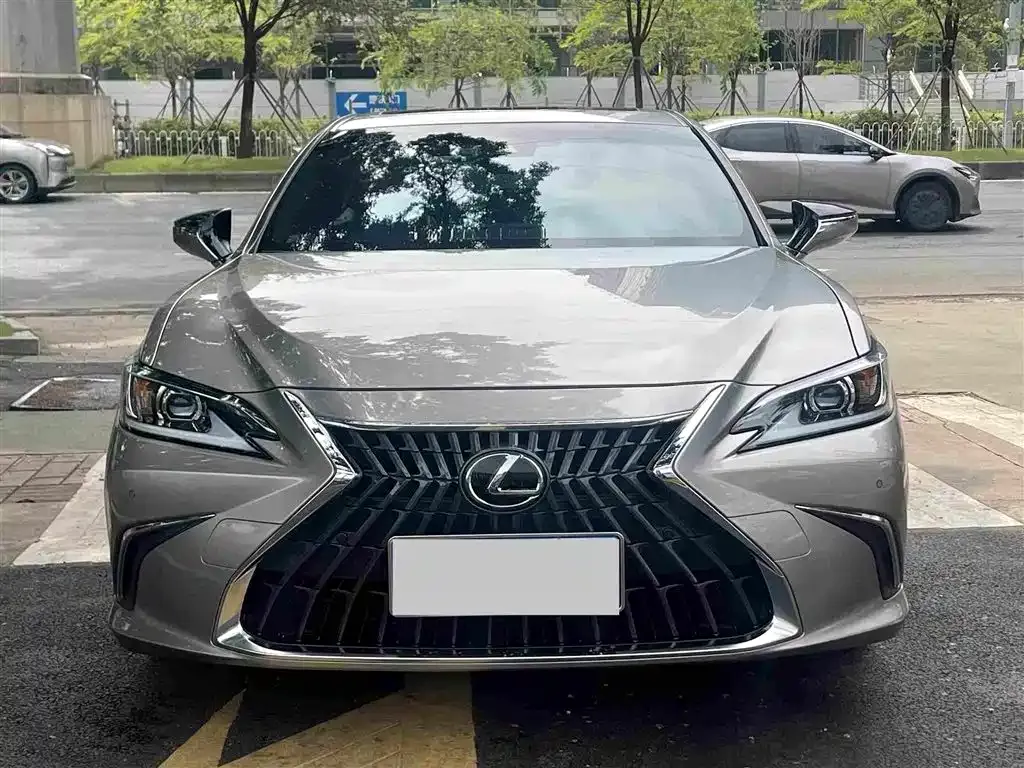 Lexus ES — фото 10