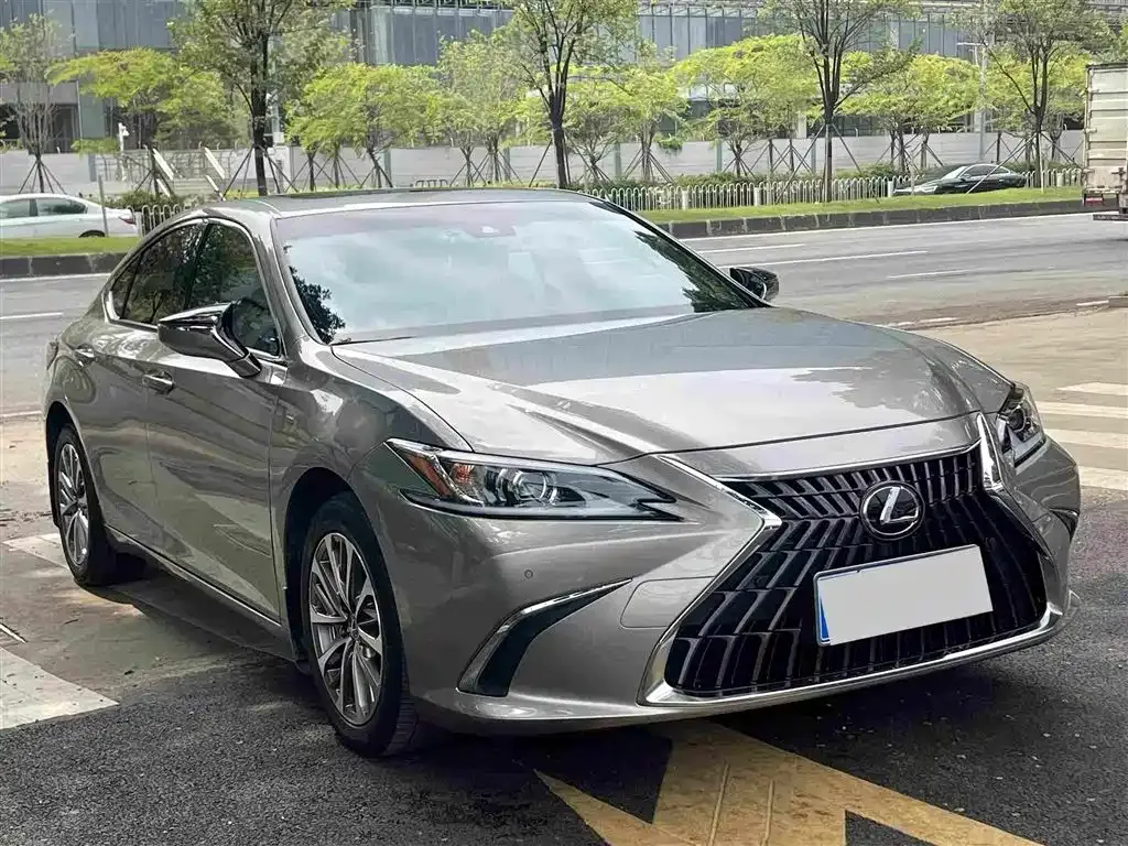 Lexus ES — фото 8
